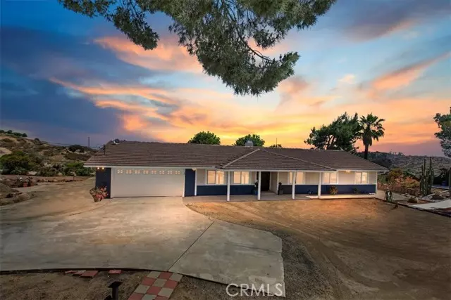 21208 Via Liago, Lake Mathews, CA 92570