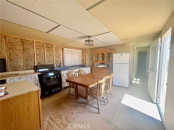 60607 Stearman RD,  Landers,  CA 92285