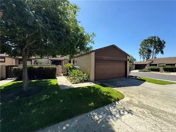 2093 Golden Circle DR, Escondido, CA 92026