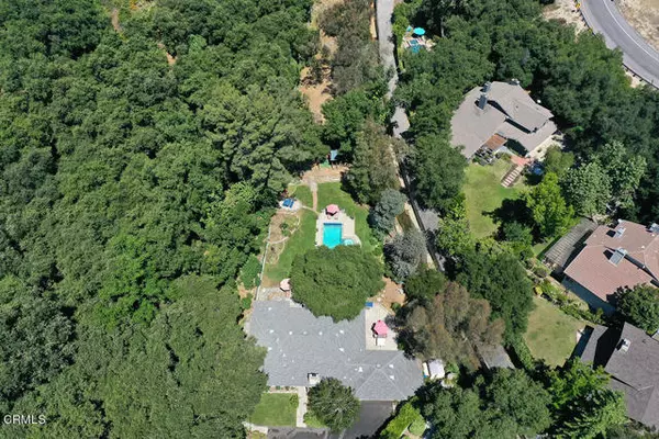 La Crescenta, CA 91214,3999 El Lado DR