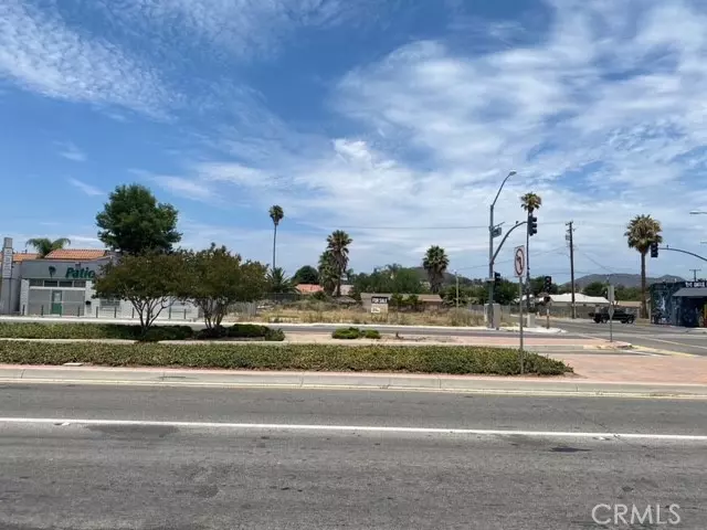 Corona, CA 92879,13653 Magnolia AVE