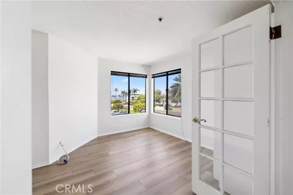 Newport Beach, CA 92663,240 Nice LN 213