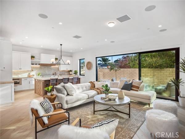 379 La Perle PL, Costa Mesa, CA 92627