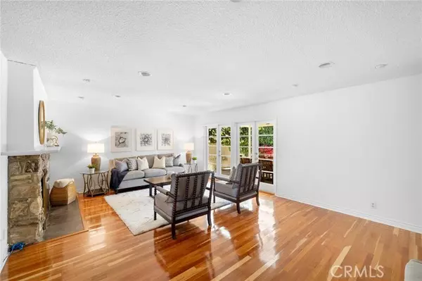 La Crescenta, CA 91214,5840 Irving AVE