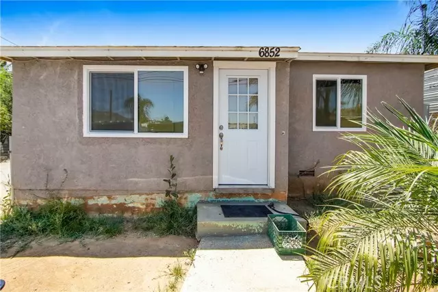 6852 37th ST, Jurupa Valley, CA 92509