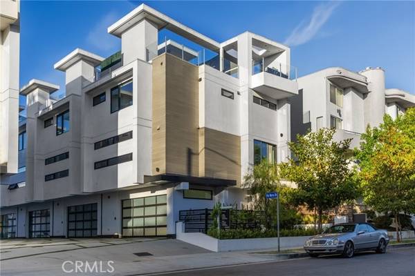 4525 N Via Nova DR, Sherman Oaks, CA 91403