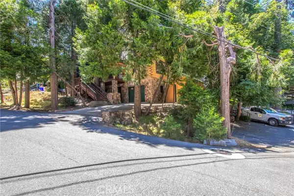 Crestline, CA 92325,24882 Felsen DR