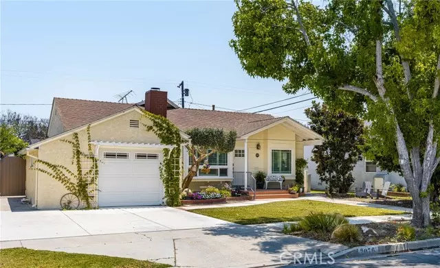 2076 N Greenbrier RD, Long Beach, CA 90815