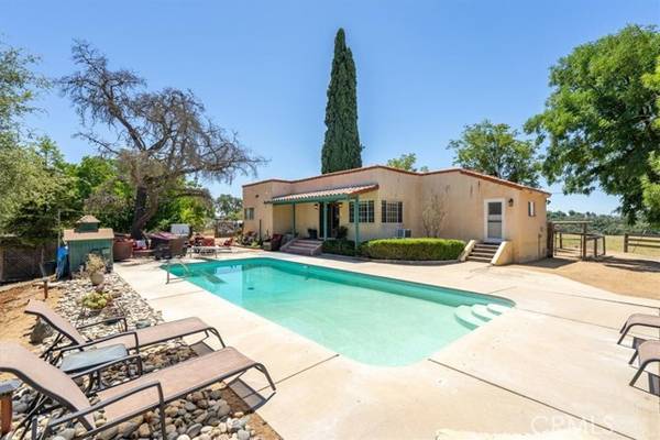 911 Wilmar PL, Paso Robles, CA 93446