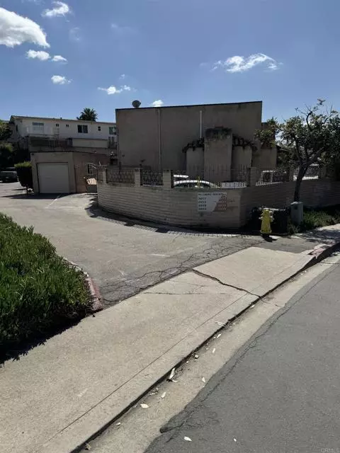 2011 Avenida De La Cruz, San Ysidro, CA 92173