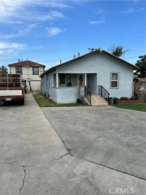 241 L ST, Bakersfield, CA 93304
