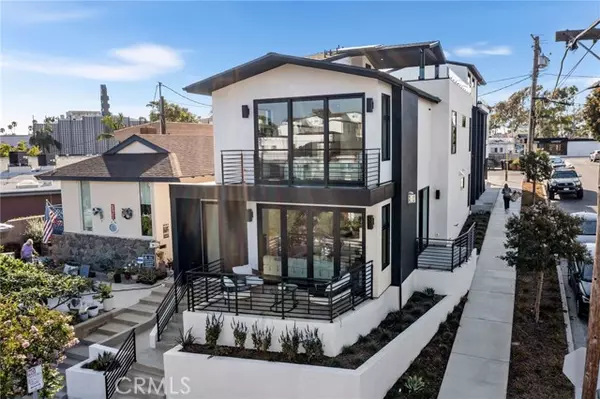 Corona Del Mar, CA 92625,521 Iris AVE