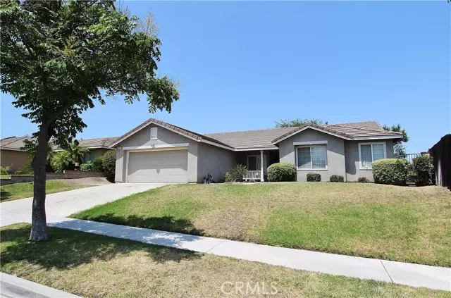 829 Canary LN, Corona, CA 92879