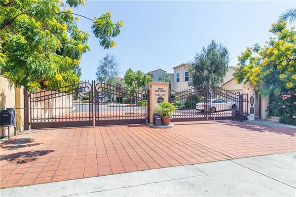 23043 Park Este, Calabasas, CA 91302