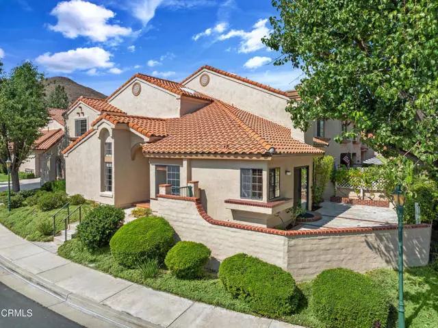 390 Country Club DR E, Simi Valley, CA 93065