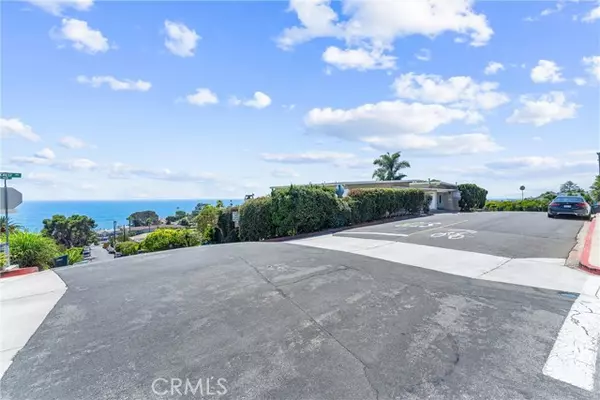 Laguna Beach, CA 92651,1445 Hillcrest DR