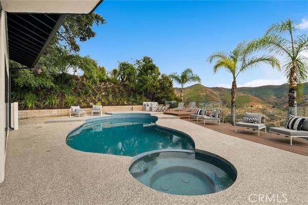 3520 Ridgeford DR,  Westlake Village,  CA 91361