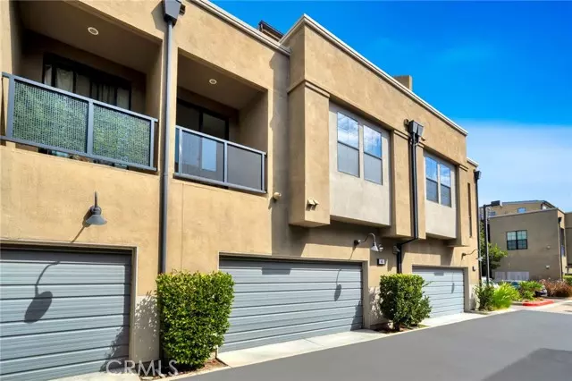 Orange, CA 92868,563 W Maple AVE