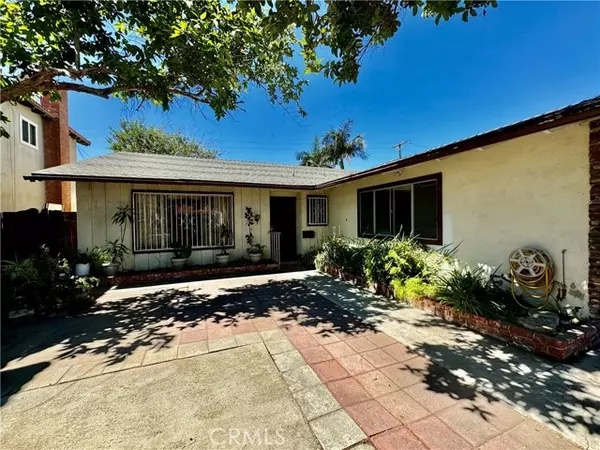 Downey, CA 90242,8746 Parkcliff ST