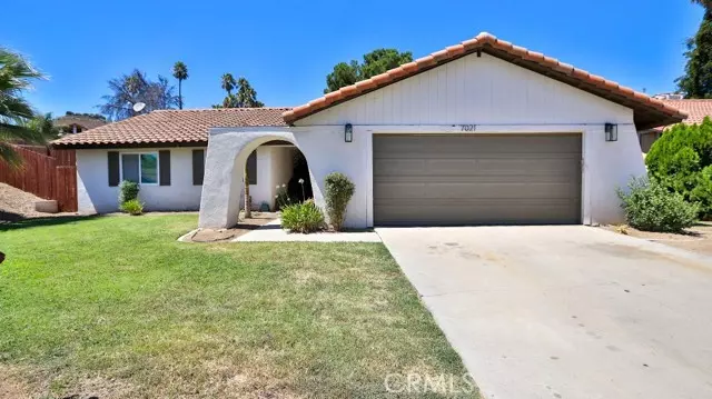 7021 John DR, Riverside, CA 92509