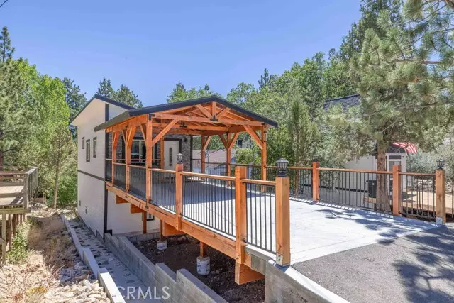 523 Cedar LN, Sugarloaf, CA 92386