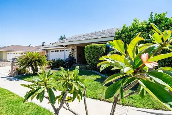 Huntington Beach, CA 92647,7152 Sunlight DR