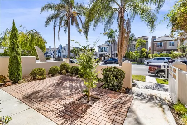 Huntington Beach, CA 92648,523 21st ST