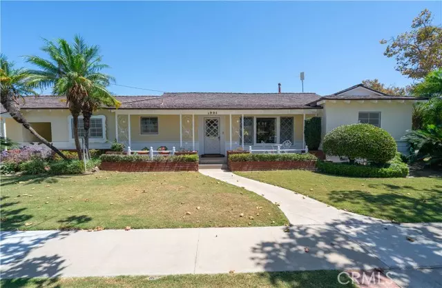 1901 N Greenbrier ST, Santa Ana, CA 92706