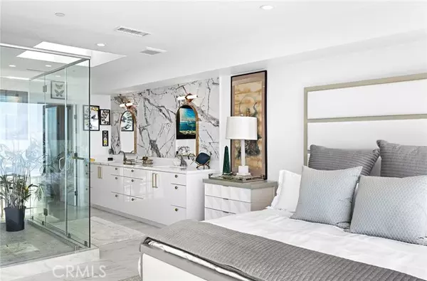 Laguna Beach, CA 92651,895 Quivera ST