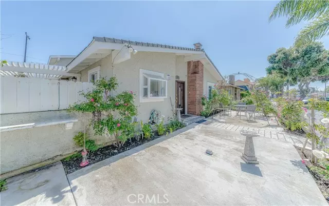 Huntington Beach, CA 92648,526 17th ST