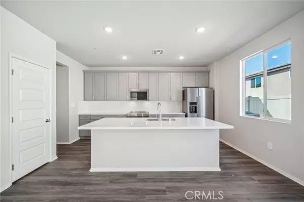 Redlands, CA 92374,946 Domestic AVE