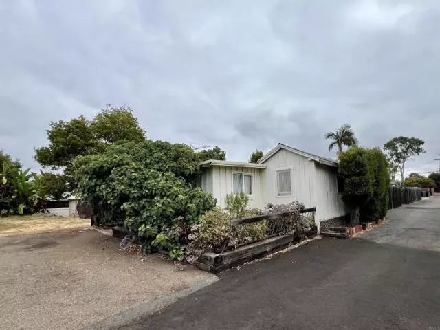 Encinitas, CA 92024,636 Ezee St