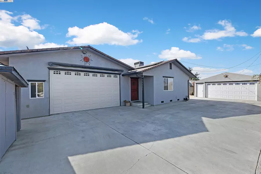 11337 W Clover Rd, Tracy, CA 95304