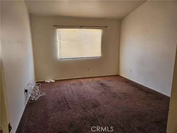 Adelanto, CA 92301,10736 Dove CT