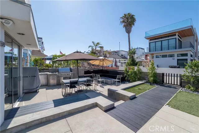 58 6th ST, Hermosa Beach, CA 90254