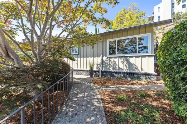 Oakland, CA 94618,19 Reata Pl