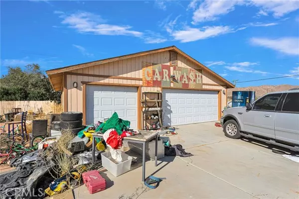 Apple Valley, CA 92307,16817 Navajo RD