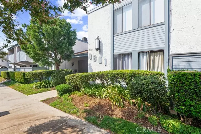 8801 Independence AVE 11, Canoga Park, CA 91304