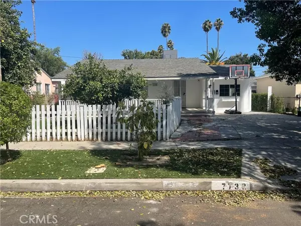 7732 Chimineas AVE, Reseda, CA 91335