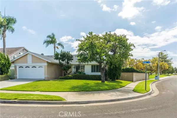 Huntington Beach, CA 92649,17362 Apel LN