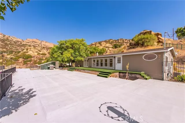 220 SUMMIT DR, CA 91304