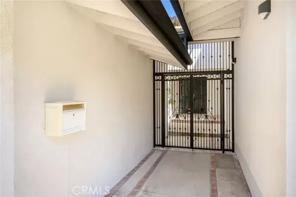 Glendale, CA 91208,1323 Branta DR