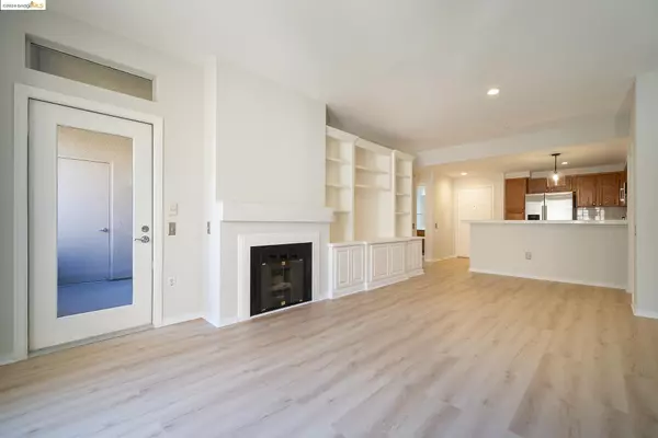 Oakland, CA 94618,320 Caldecott Ln 201