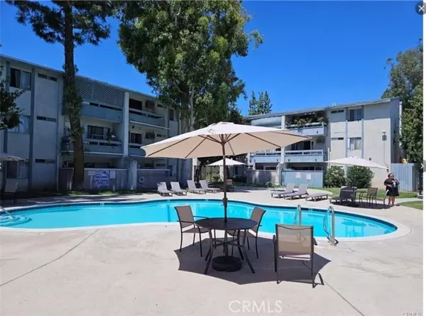 21800 Schoenborn ST 321, West Hills, CA 91304