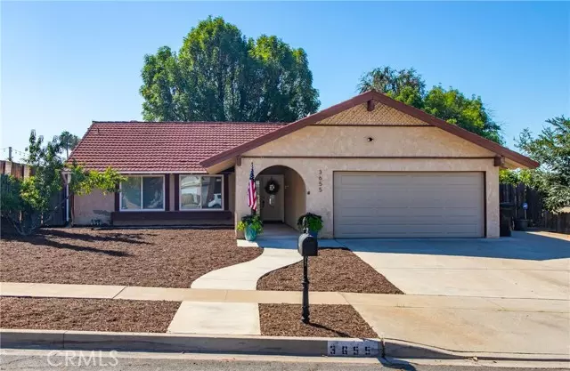 3655 Pumalo ST, Highland, CA 92346