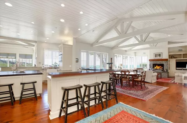 Cambria, CA 93428,404 Huntington RD