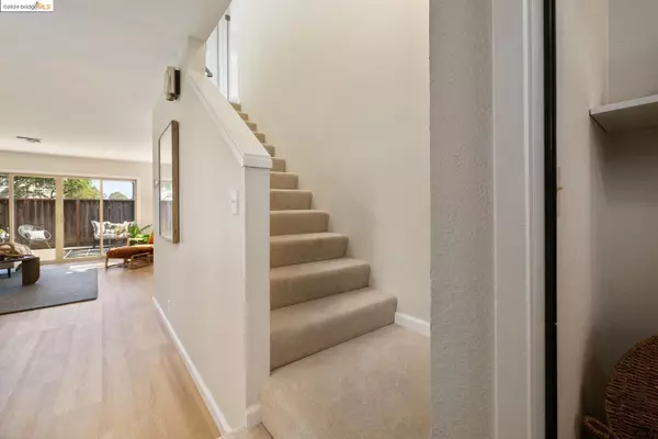 Union City, CA 94587,32050 Arya CT # 13A