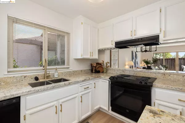 Union City, CA 94587,32050 Arya CT # 13A