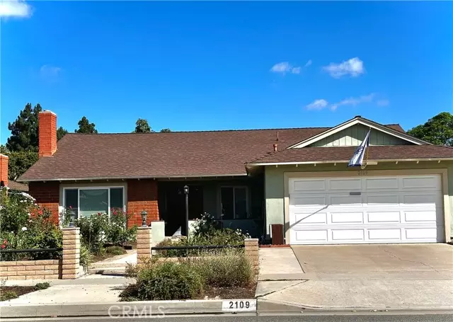 2109 Pearwood LN, Santa Ana, CA 92705