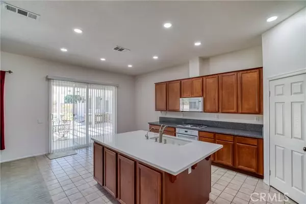 Palmdale, CA 93551,40824 Las Piedras